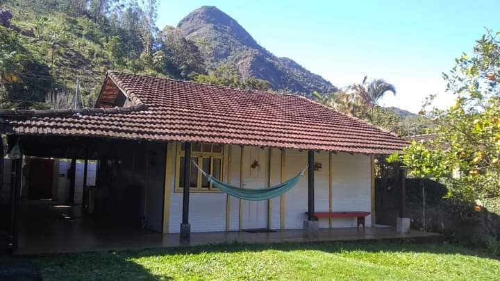 Ótima Casa no Centro de São Pedro da Serra. Código: VC082